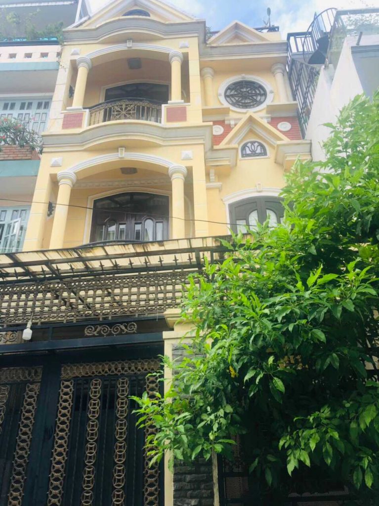 Bán nhà hẻm 656 đường Quang Trung, phường 11, quận Gò Vấp, hẻm xe hơi 1 trệt 2 lầu